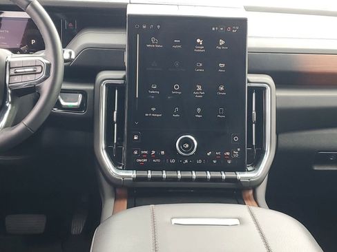 Used 2025 GMC Yukon Denali image 28