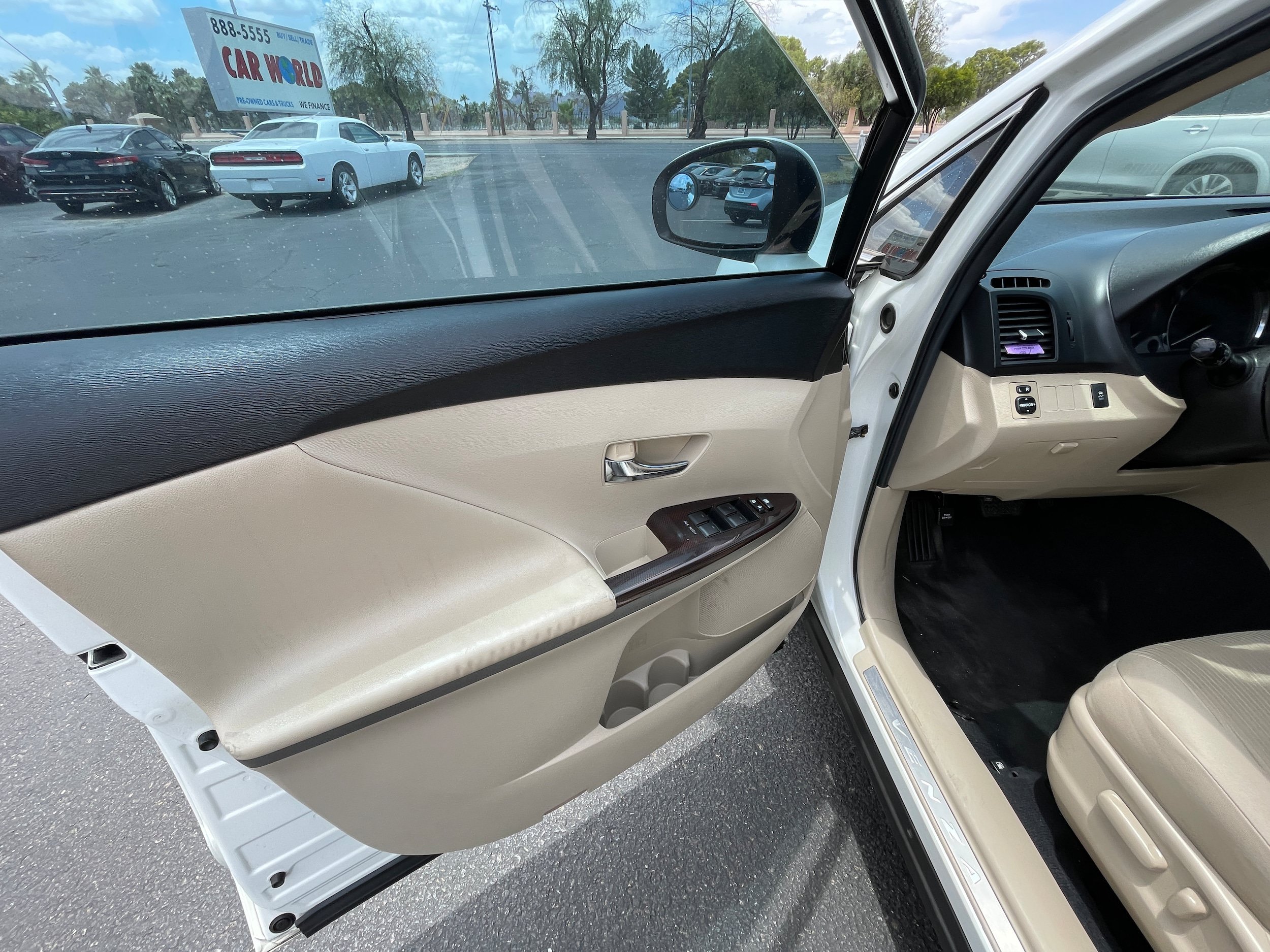 Used 2011 Toyota Venza FWD image 11