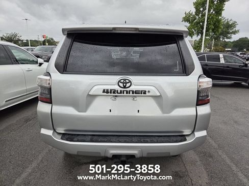 Used 2017 Toyota 4Runner SR5 AWD/4WD image 9