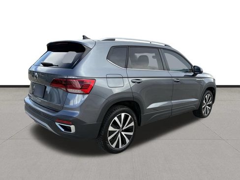 Used 2024 Volkswagen Taos SE FWD image 5