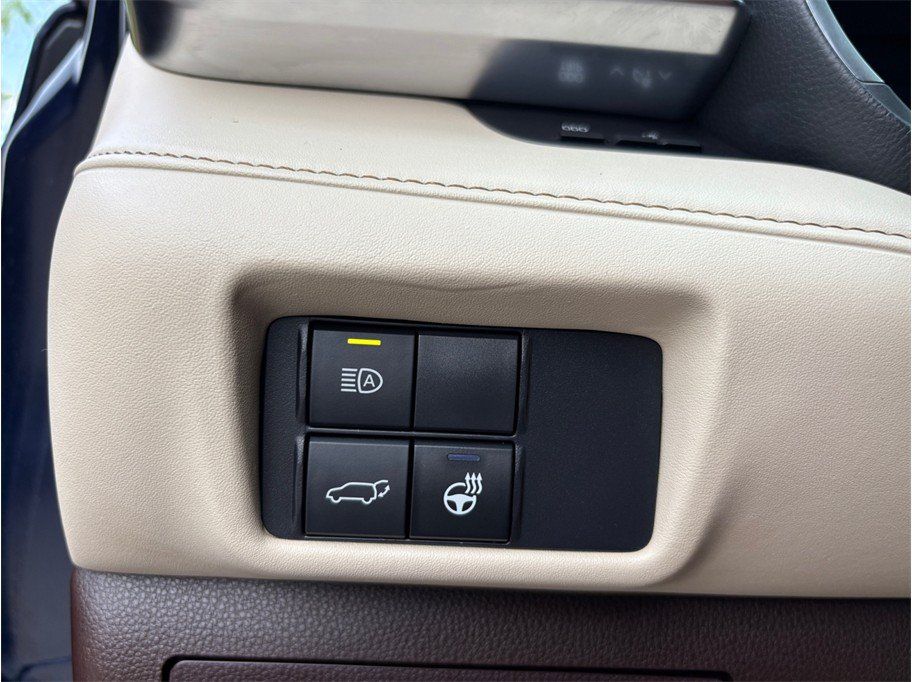 Used 2020 Toyota Highlander Limited AWD/4WD image 35