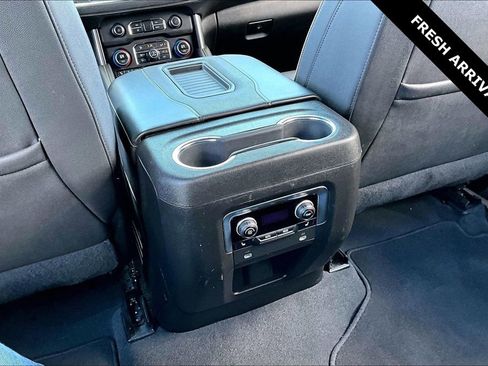 Used 2023 Chevrolet Suburban Premier image 10