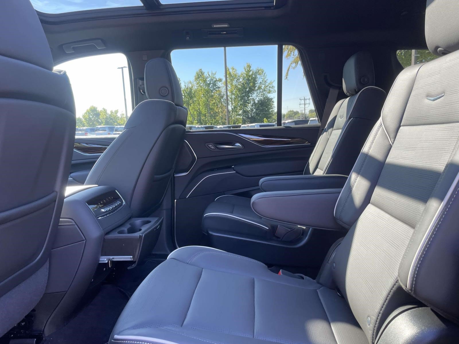 Used 2024 Cadillac Escalade Premium Luxury w/ LPO, Floor Liner Package AWD/4WD image 11