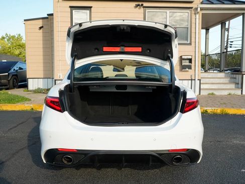 Used 2017 Alfa Romeo Giulia AWD image 32