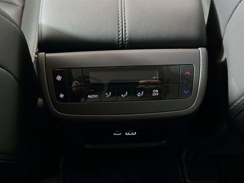 Used 2025 Nissan Pathfinder SL AWD/4WD image 26
