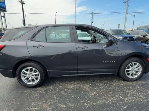 Used 2022 Chevrolet Equinox LS FWD image 9