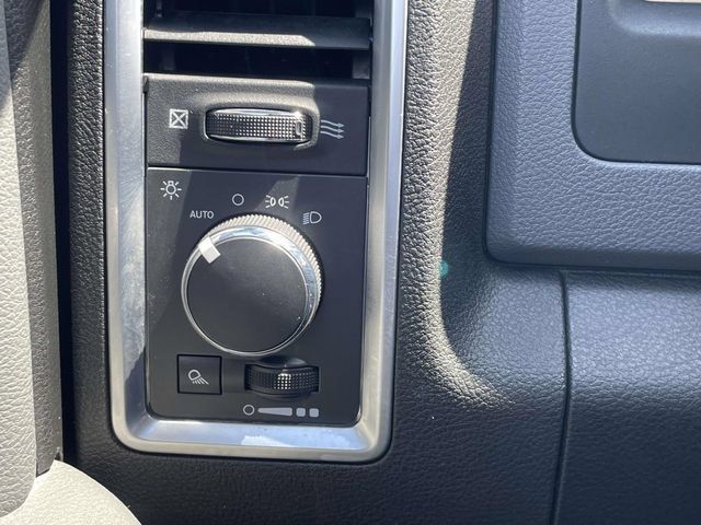 Used 2019 RAM 1500 Classic SLT AWD/4WD image 23