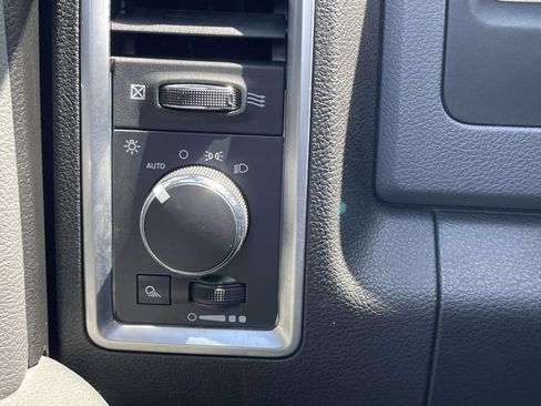 Used 2019 RAM 1500 Classic SLT AWD/4WD image 23