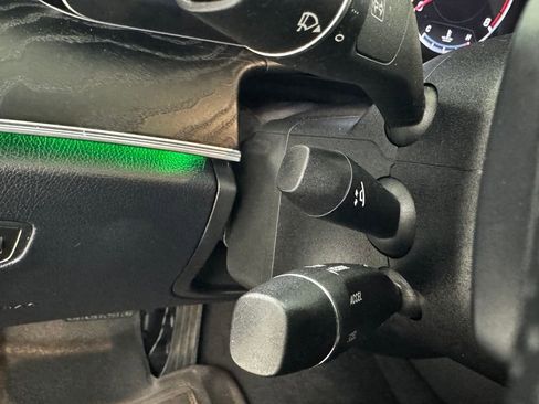 Used 2018 Mercedes-Benz E 300 4MATIC image 37