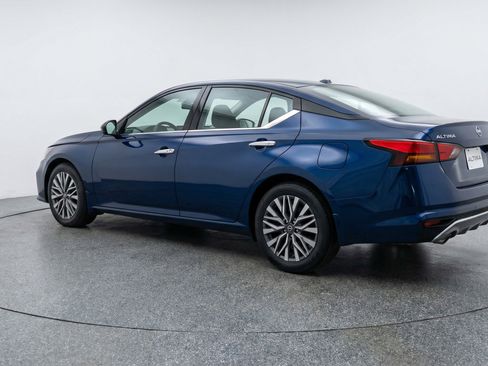 Used 2025 Nissan Altima 2.5 SV image 6