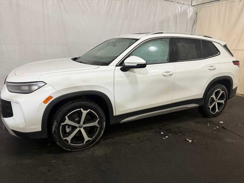 Certified 2025 Volkswagen Tiguan SE w/ Panoramic Sunroof Package image 2