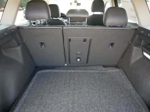 New 2025 Volkswagen Taos SE image 6