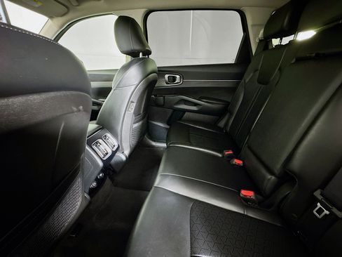 Used 2023 Kia Sorento S image 24