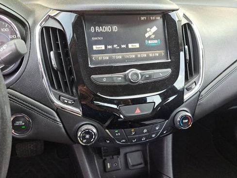 Used 2017 Chevrolet Cruze Premier image 25