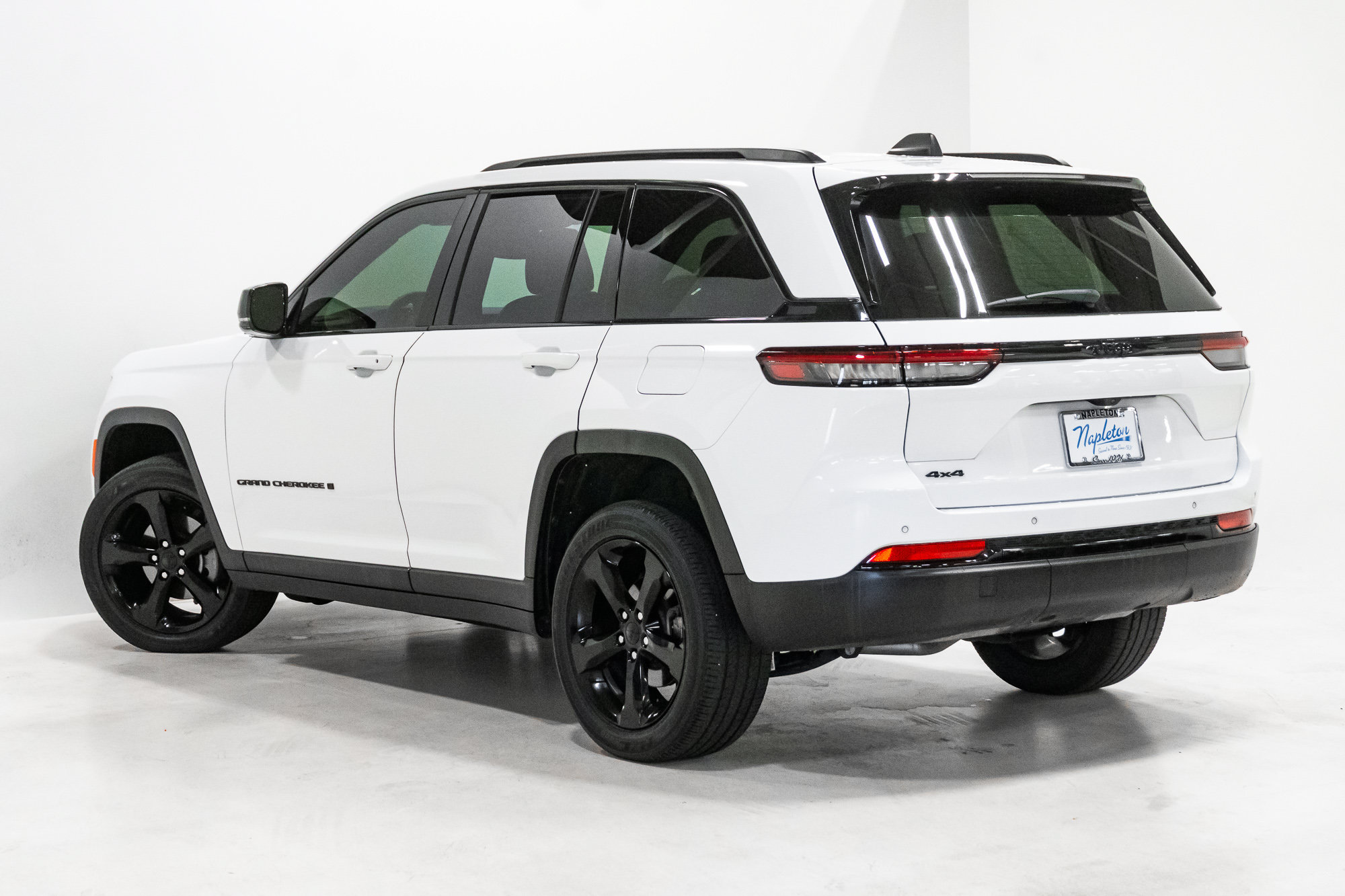 Certified 2024 Jeep Grand Cherokee Altitude AWD/4WD image 26
