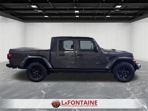 Used 2021 Jeep Gladiator Willys image 6