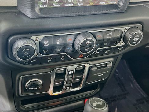 Used 2023 Jeep Wrangler Unlimited Sahara AWD/4WD image 16