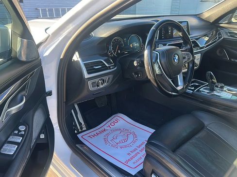 Used 2018 BMW 750i xDrive image 9