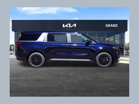New 2026 Kia Carnival image 1