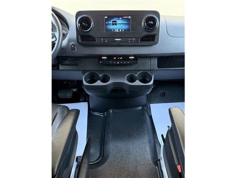 Used 2023 Mercedes-Benz Sprinter 2500 image 9