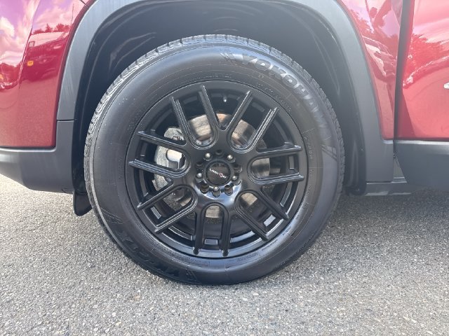 Used 2019 Jeep Cherokee Latitude Plus w/ Comfort/Convenience Group AWD/4WD image 26