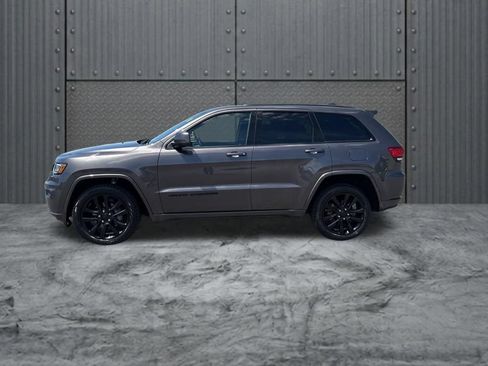 Used 2020 Jeep Grand Cherokee Altitude AWD/4WD image 4
