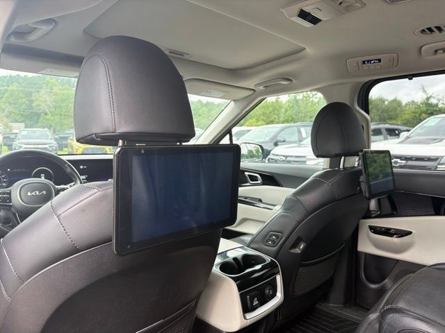 Used 2022 Kia Carnival SX Prestige FWD image 24