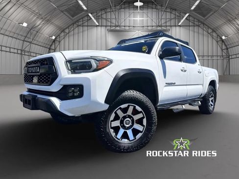 Used 2018 Toyota Tacoma SR5 RWD image 3