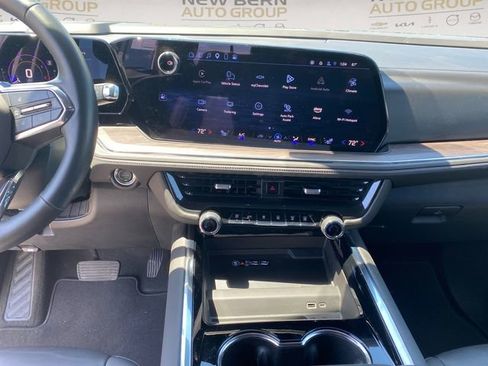 Used 2025 Chevrolet Tahoe Z71 w/ Comfort Package AWD/4WD image 11