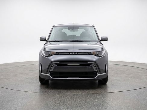 Used 2025 Kia Soul LX w/ LX Technology Package FWD image 2
