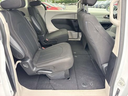 Used 2022 Chrysler Voyager LX FWD image 26