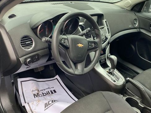 Used 2016 Chevrolet Cruze LT image 5