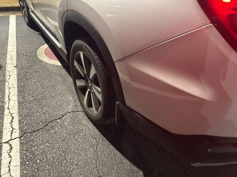 Used 2023 Honda Pilot Elite image 3