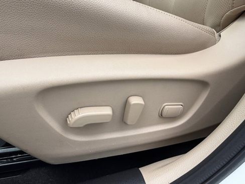 Used 2020 Nissan Rogue SL w/ Premium Package image 11