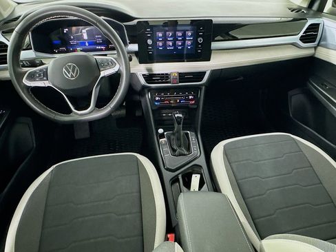 Used 2025 Volkswagen Taos SE image 27