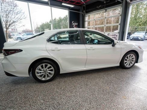 Used 2024 Toyota Camry LE image 4