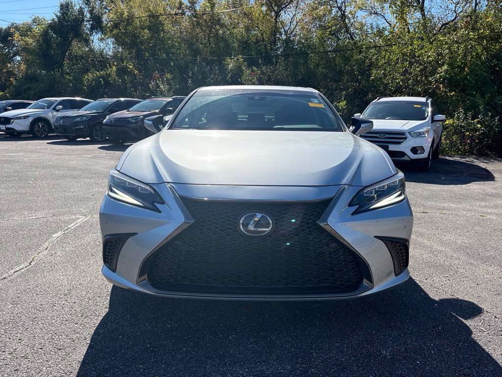 Used 2025 Lexus ES 300h F Sport FWD image 2