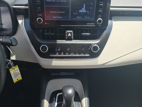 Used 2022 Toyota Corolla LE FWD image 14