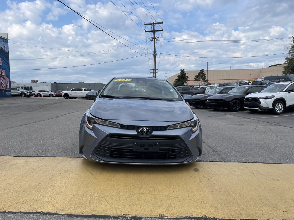 Used 2024 Toyota Corolla LE FWD image 5