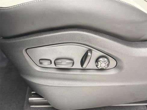 Certified 2026 Porsche Cayenne AWD/4WD image 31