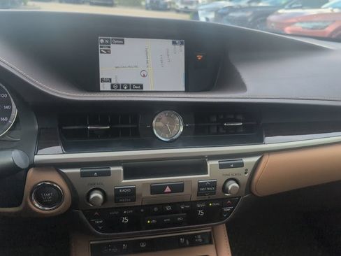Used 2016 Lexus ES 350 w/ Luxury Package w/Wood Trim FWD image 25