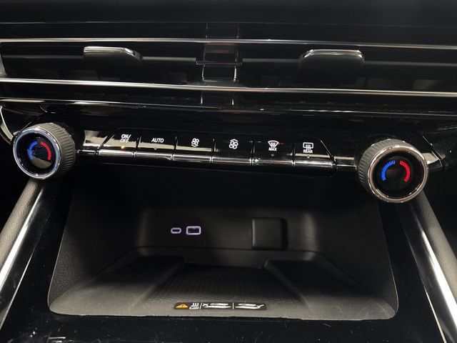 Used 2026 Chevrolet Traverse LT FWD image 19