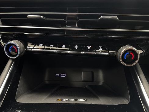 Used 2026 Chevrolet Traverse LT FWD image 19