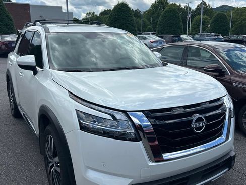 Used 2024 Nissan Pathfinder Platinum w/ Cargo Package AWD/4WD image 18