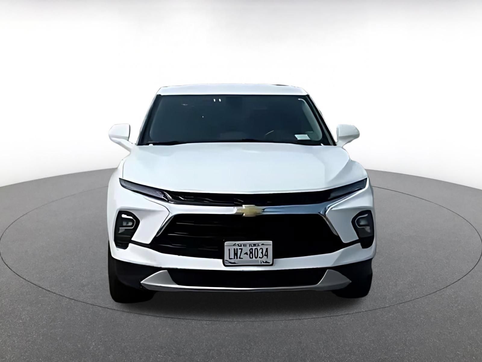 Used 2025 Chevrolet Blazer LT FWD image 3