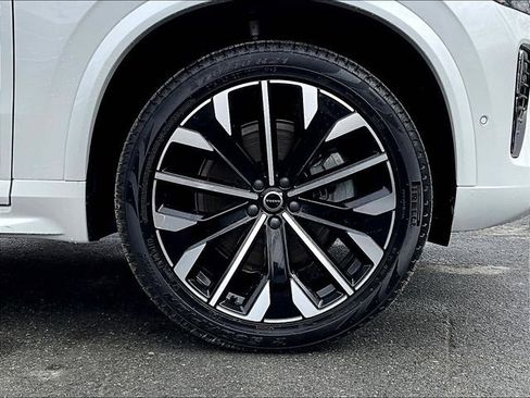 Used 2025 Volvo XC90 B6 Plus image 9