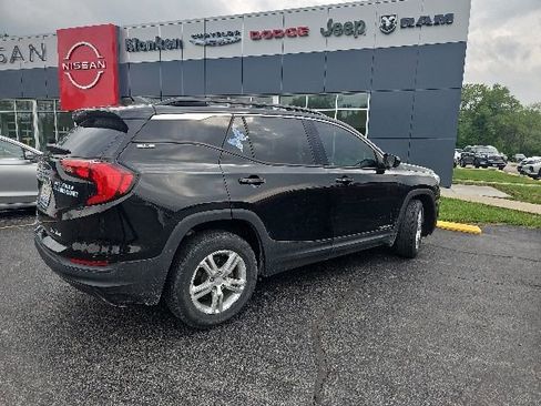 Used 2019 GMC Terrain SLE w/ Driver Convenience Package FWD image 4