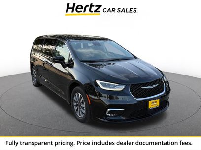 Used 2023 Chrysler Pacifica Touring-L