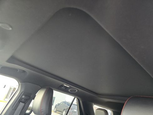 Used 2024 Ford Explorer ST-Line w/ Class IV Trailer Tow Package image 16