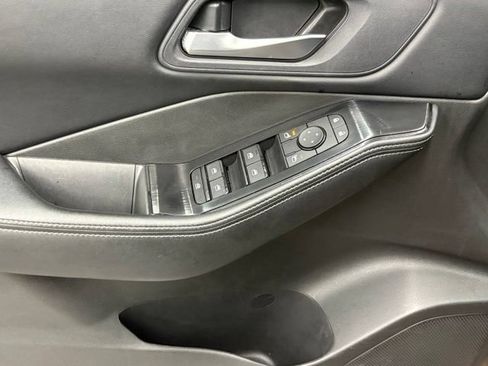 Used 2025 Nissan Rogue SV FWD image 13